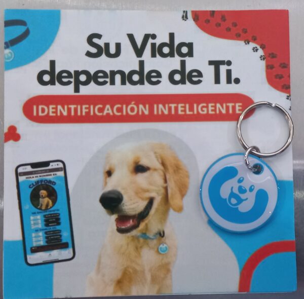 Plaquita identificadora color azul con QR