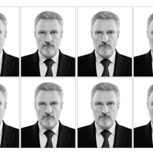 8 Fotos de Estudio Credencial en Blanco y Negro con Autoadherible