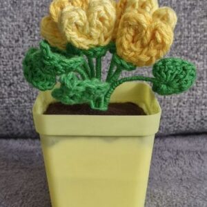 Maceta de corazones amarillos, tejido a crochet